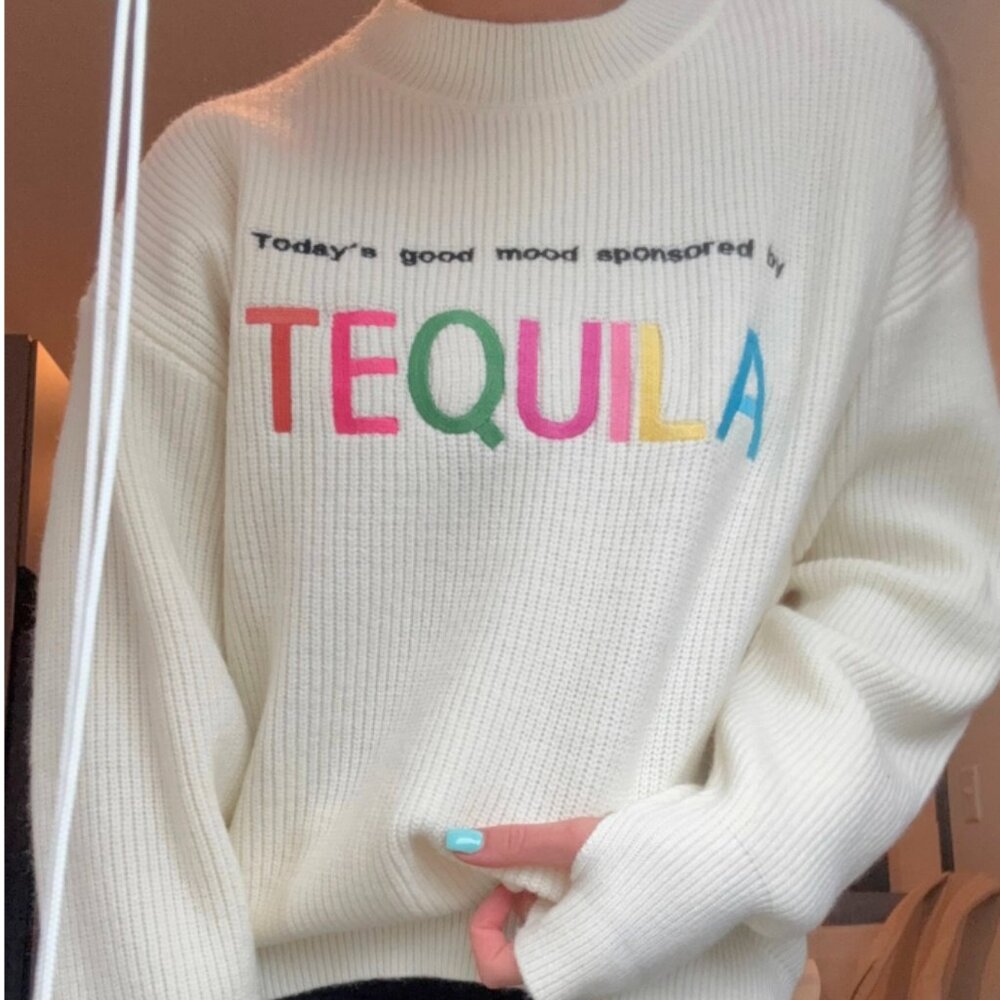 White Knit Sweater wiith Embroider